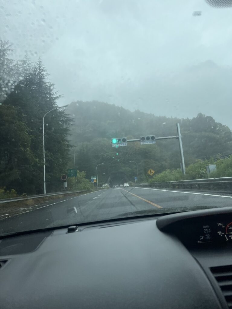 初心者 キャンプ 雨